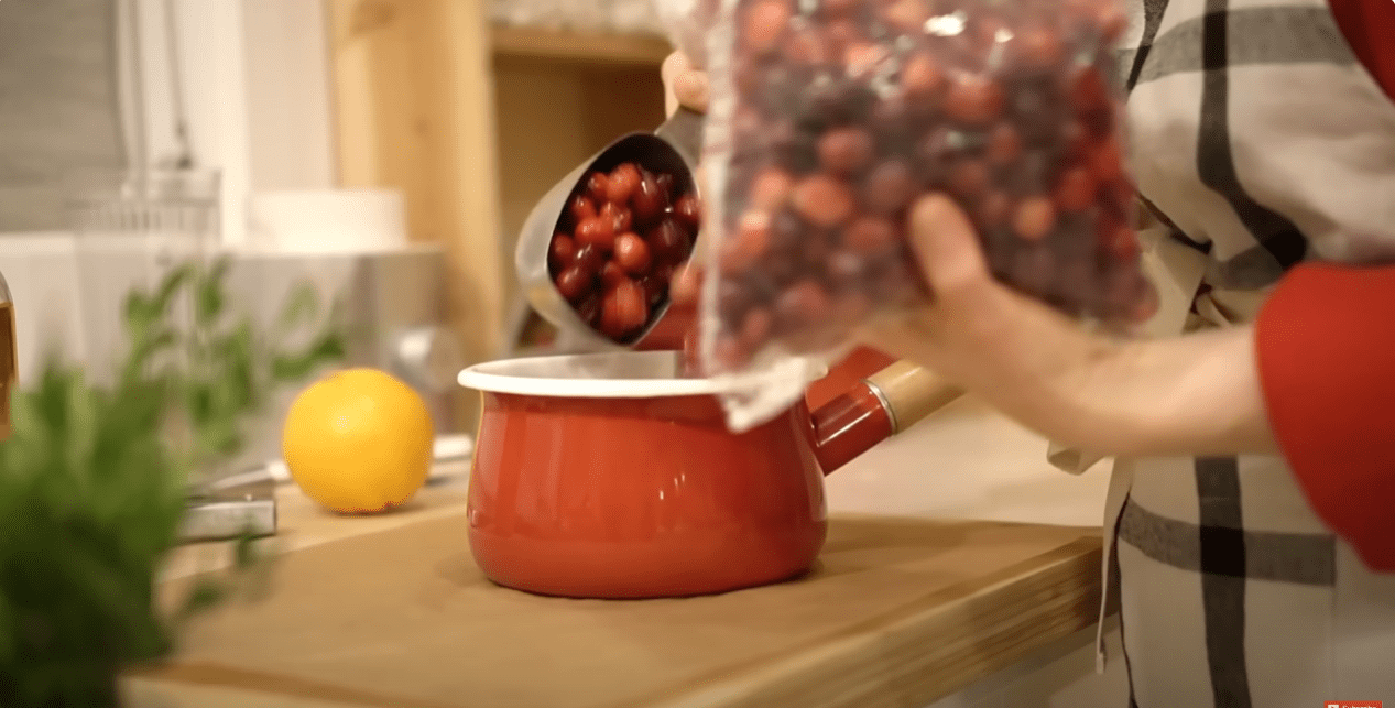 Easy Cooked Cranberry Sauce - Step 1
